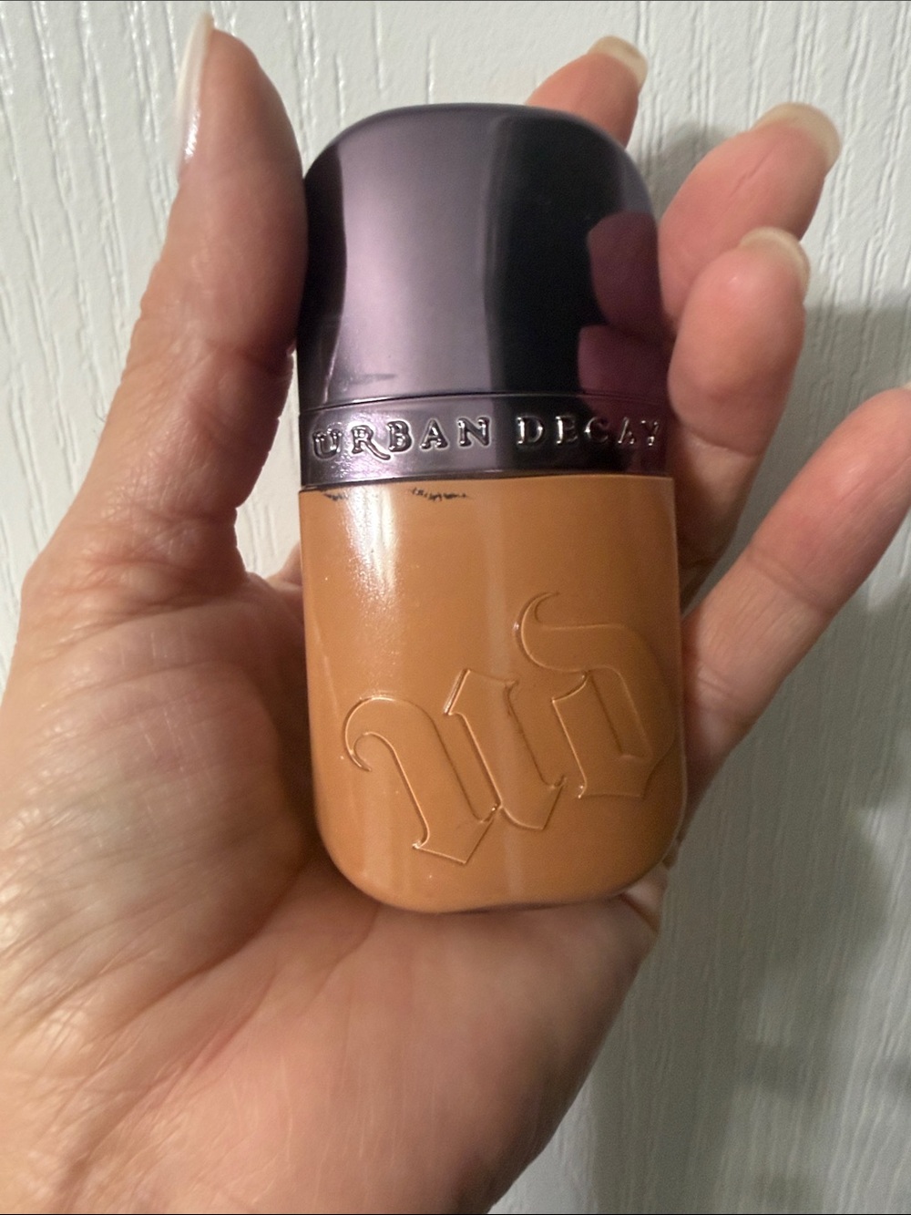 Urban Decay Foundation Face Bond - shade 21 medium neutral